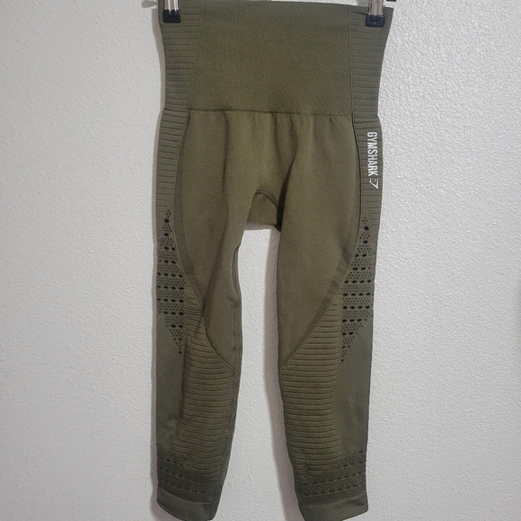 Gymshark Pants - Gymshark cropped leggings see description for Sizing